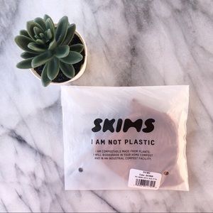 SKIMS Face Mask in Sienna